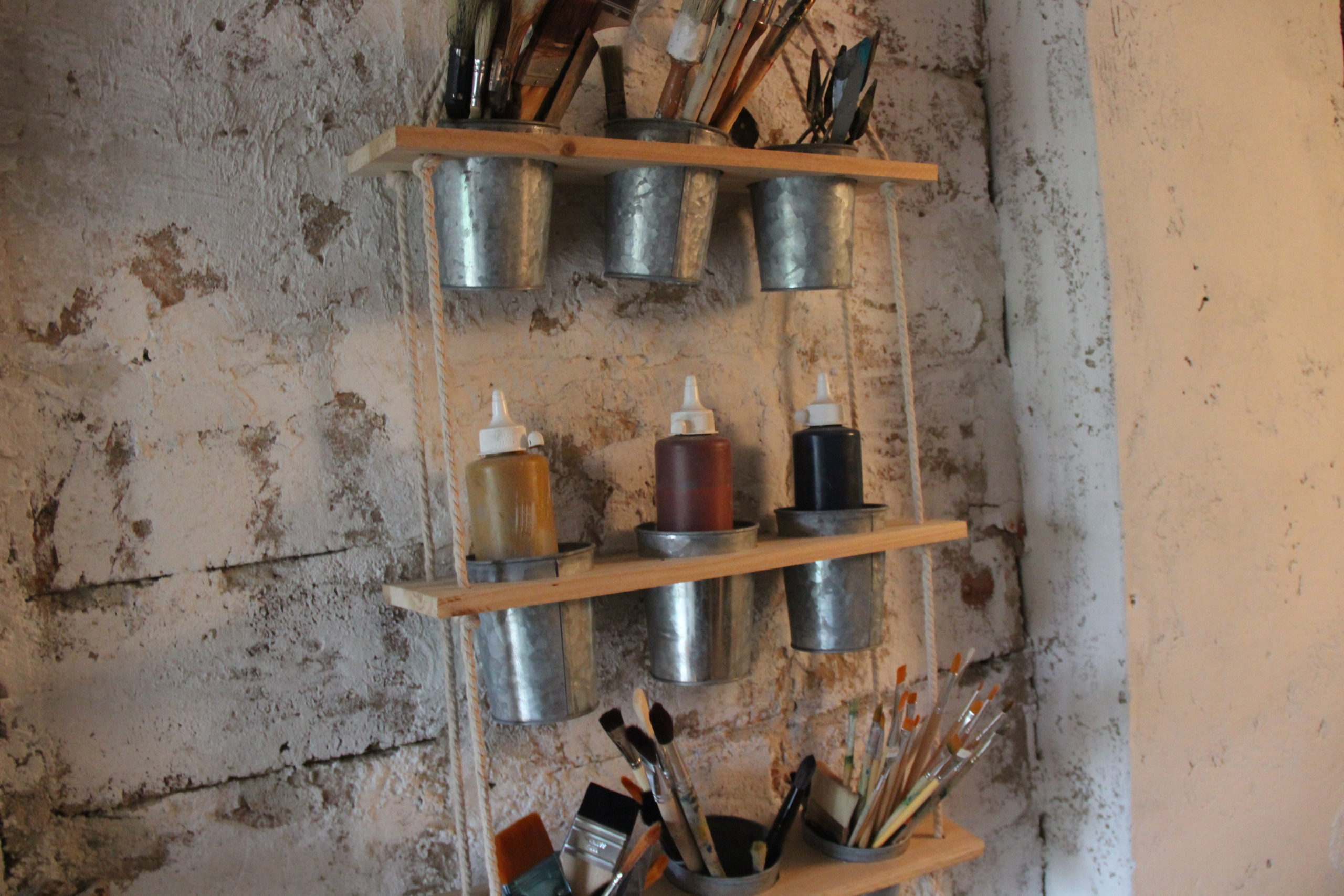 détail atelier peinture Les Jardins d'Ortigia